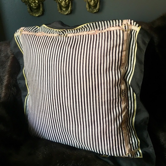 Vintage silk scarf pillow case - Picture 2 of 6